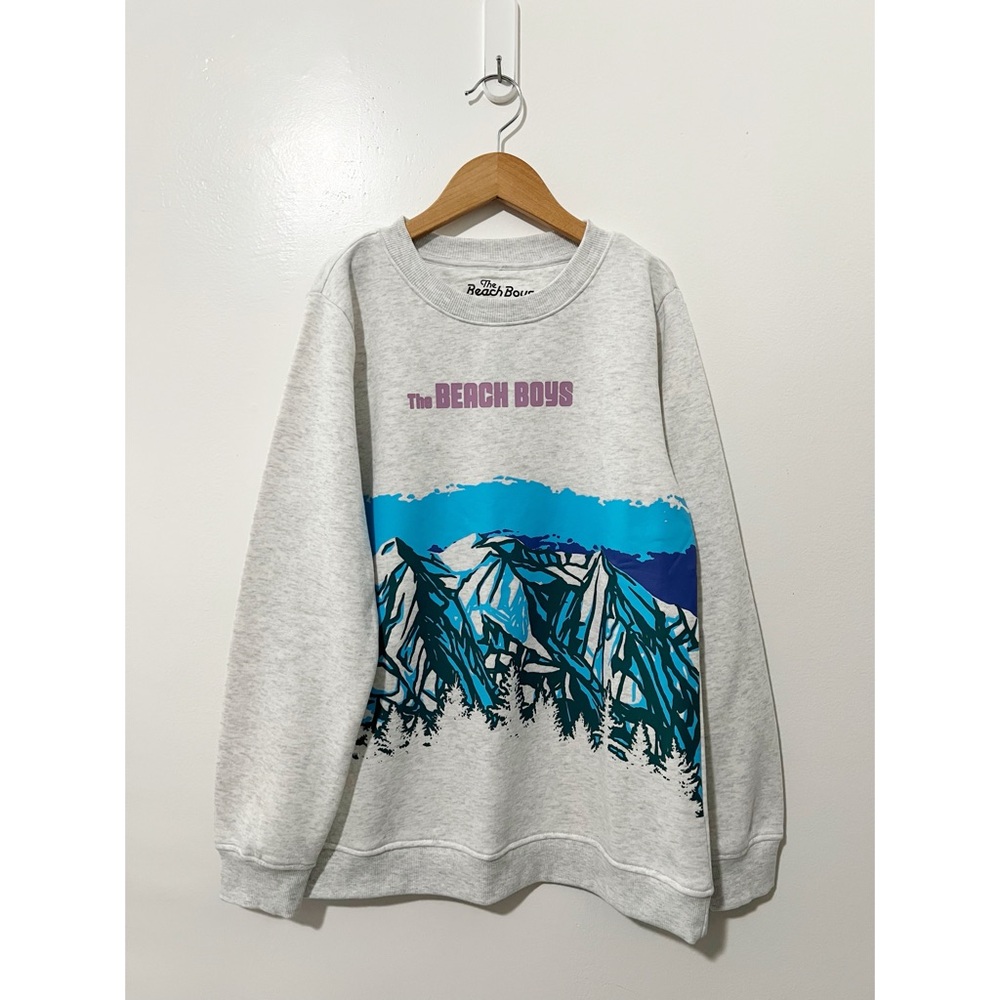 The Beach Boys Light Gray Crewneck Logo Sweater Size‎ Medium